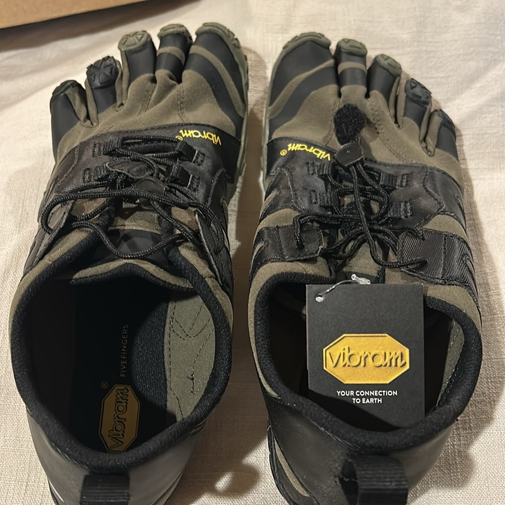 Vibram Fivefinger shoes, size EU 41 (US 8.5/9), V-Trail 2.0